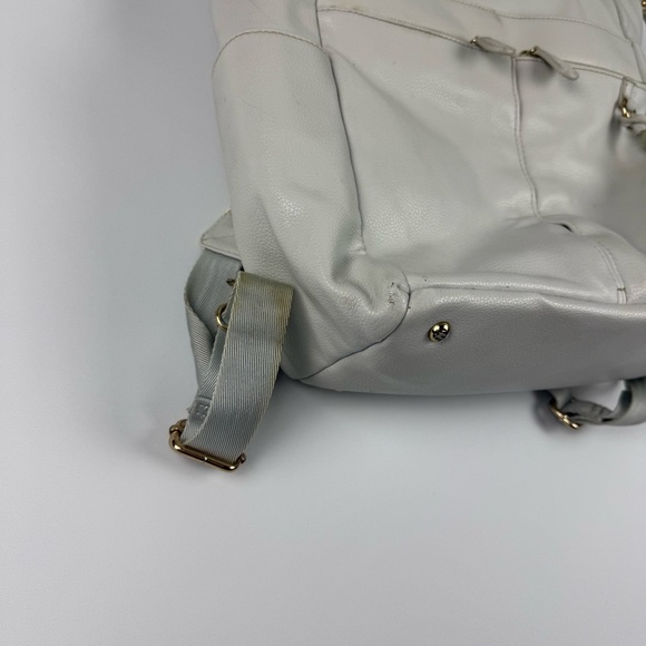 Lily Jade Caroline Convertible Diaper Bag – Vegan Leather – Light Gray - Picture 4 of 10